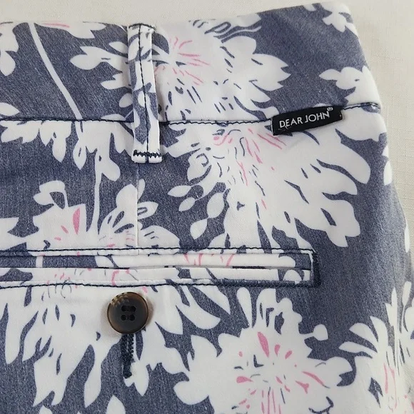 Dear John Floral Cuffed Shorts. Size 30 (10) - Picture 6 of 9